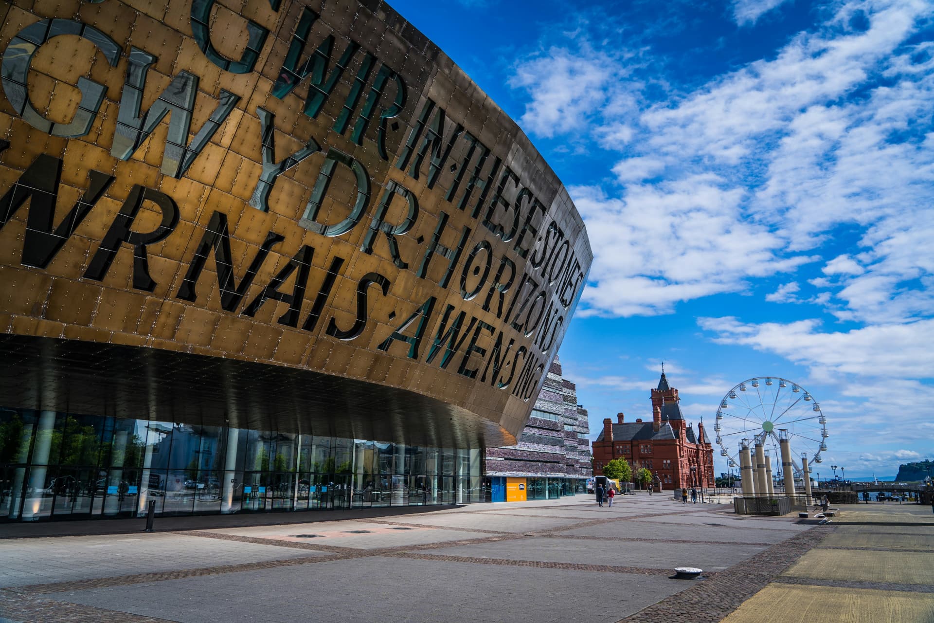 Cardiff & Newport — local landmark and streetscape