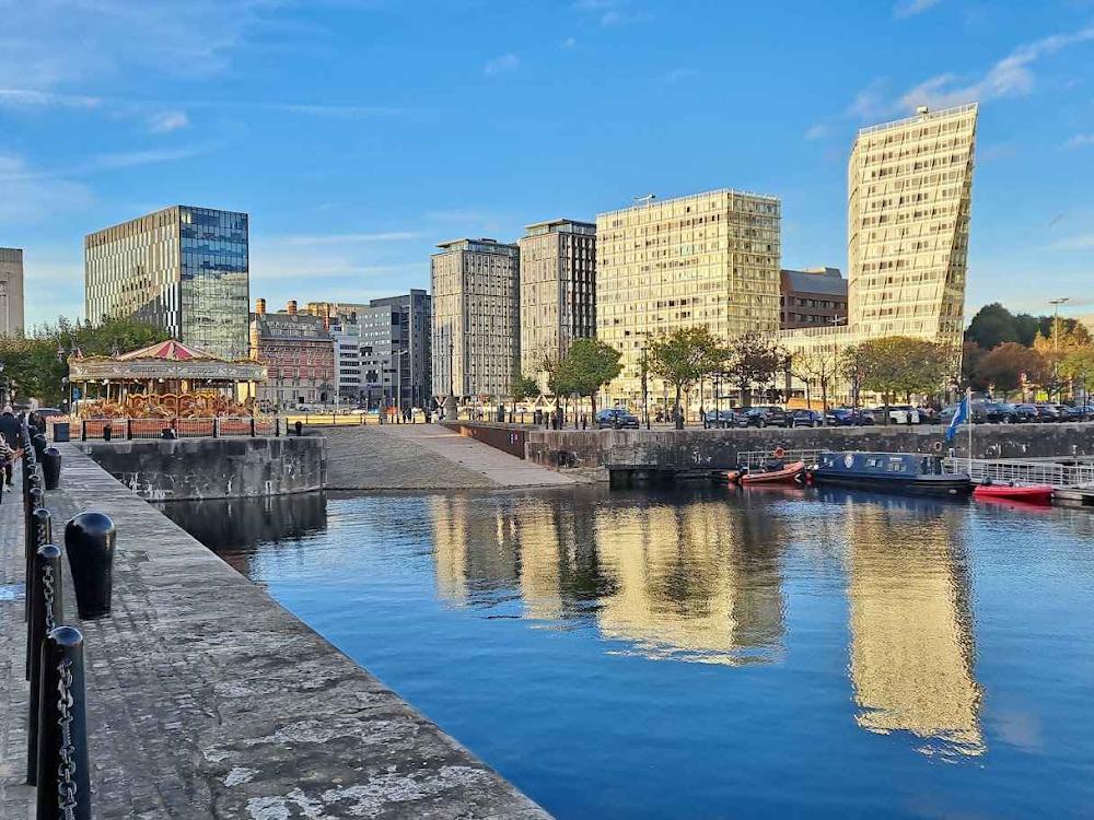 Liverpool — local landmark and streetscape